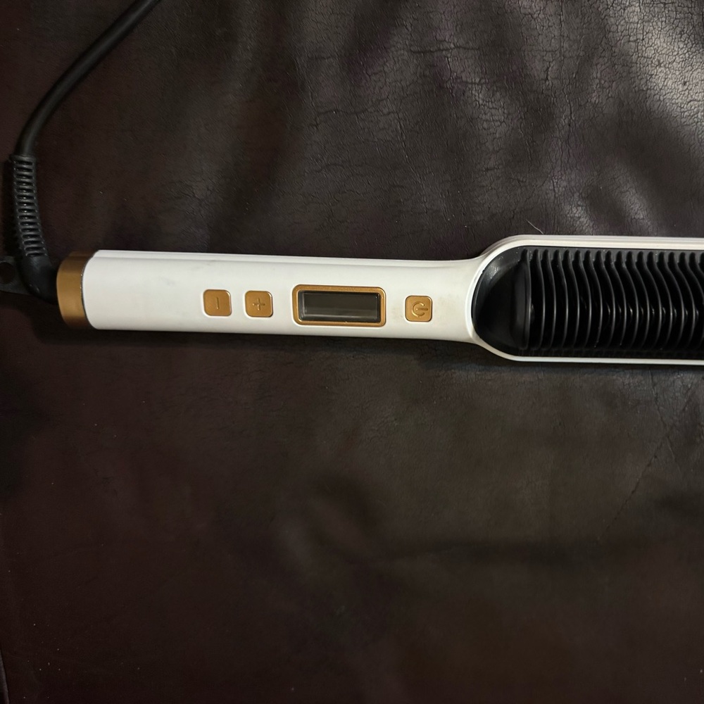 White and Gold Hair Straightener Brush